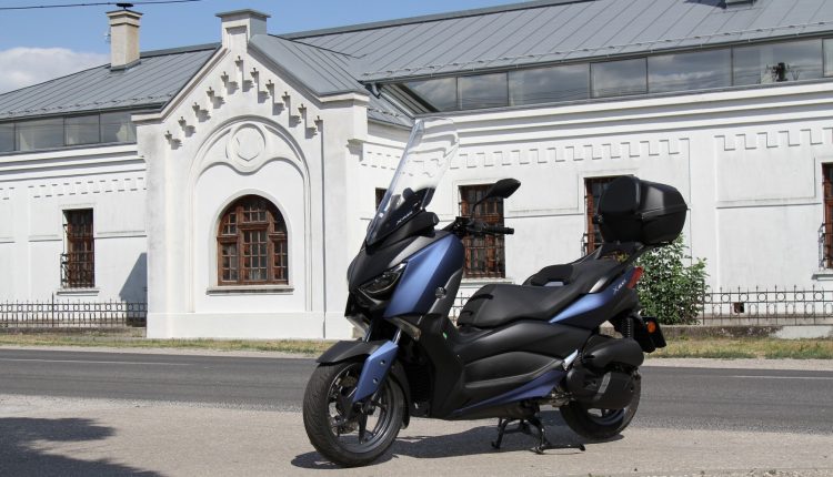 Yamaha X-Max 125