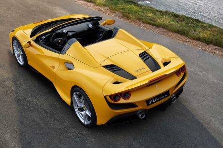 Ferrari F8 Spider podkúri konkurencii