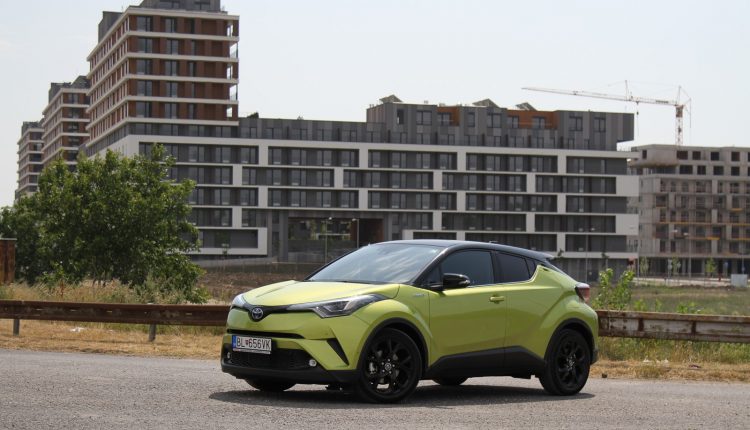 TOYOTA CH-R Hybrid 0001