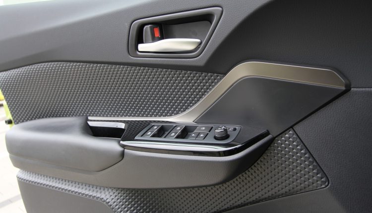 TOYOTA CH-R Hybrid 0013