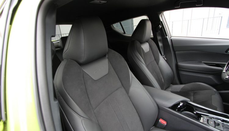 TOYOTA CH-R Hybrid 0031