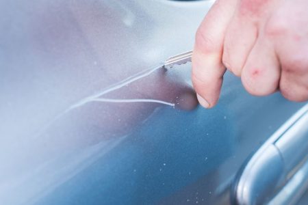Revolučný senzor ochráni auto pred vandalmi