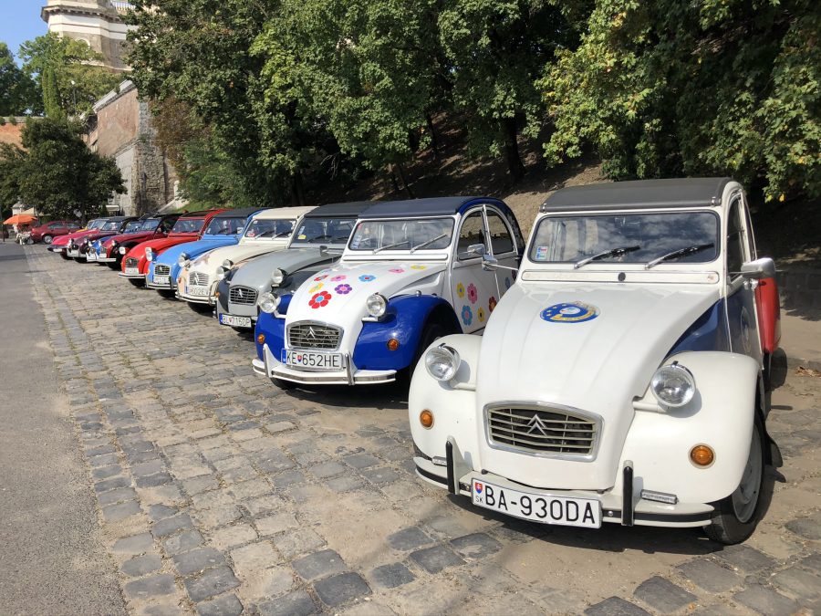 Legendárne  Citroëny  2CV  – slávne „kačičky“ sa tento rok stretli v Štúrove