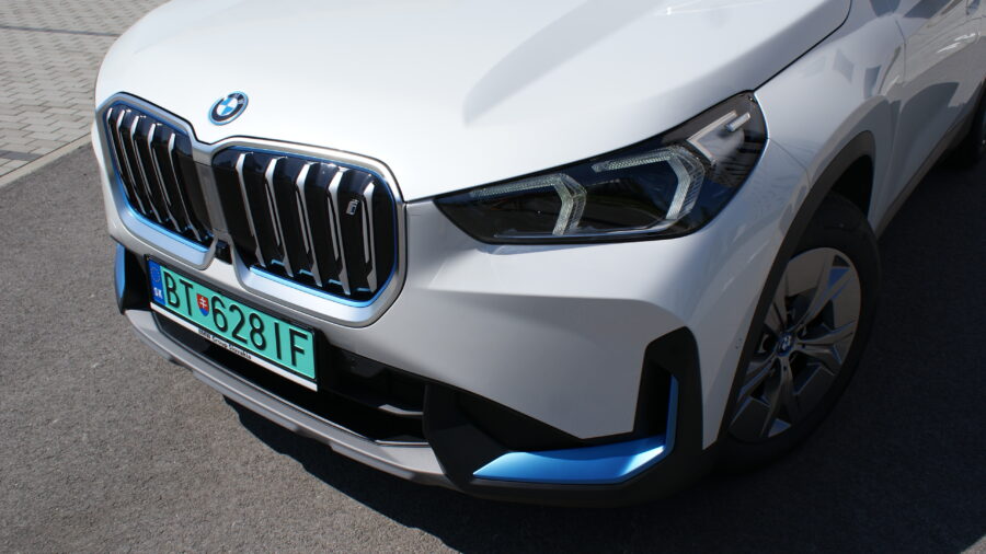 BMW iX1